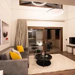 Thea Petra アパート カランバカ