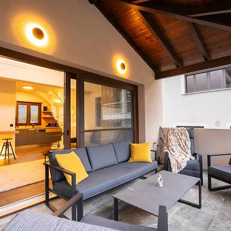 Thea Petra * 칼람파카