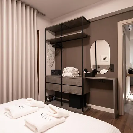 Thea Petra 아파트 칼람파카