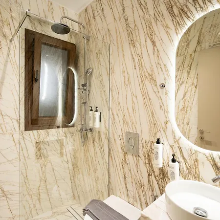 Thea Petra アパート