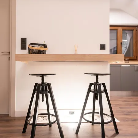 Thea Petra 칼람파카