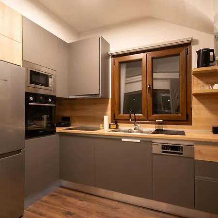 Thea Petra * 칼람파카