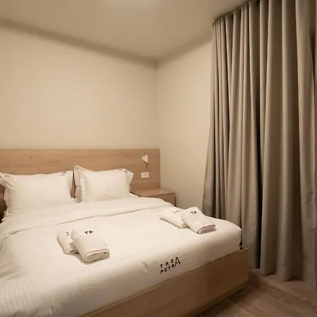 Thea Petra 아파트 칼람파카