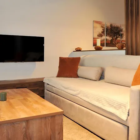 Thea Petra * 칼람파카